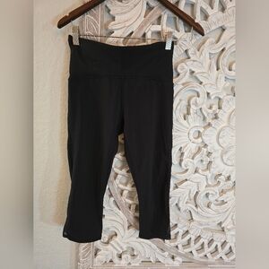 Lululemon Women's Train Times Crop 21" Luxtreme Black Leggings 6